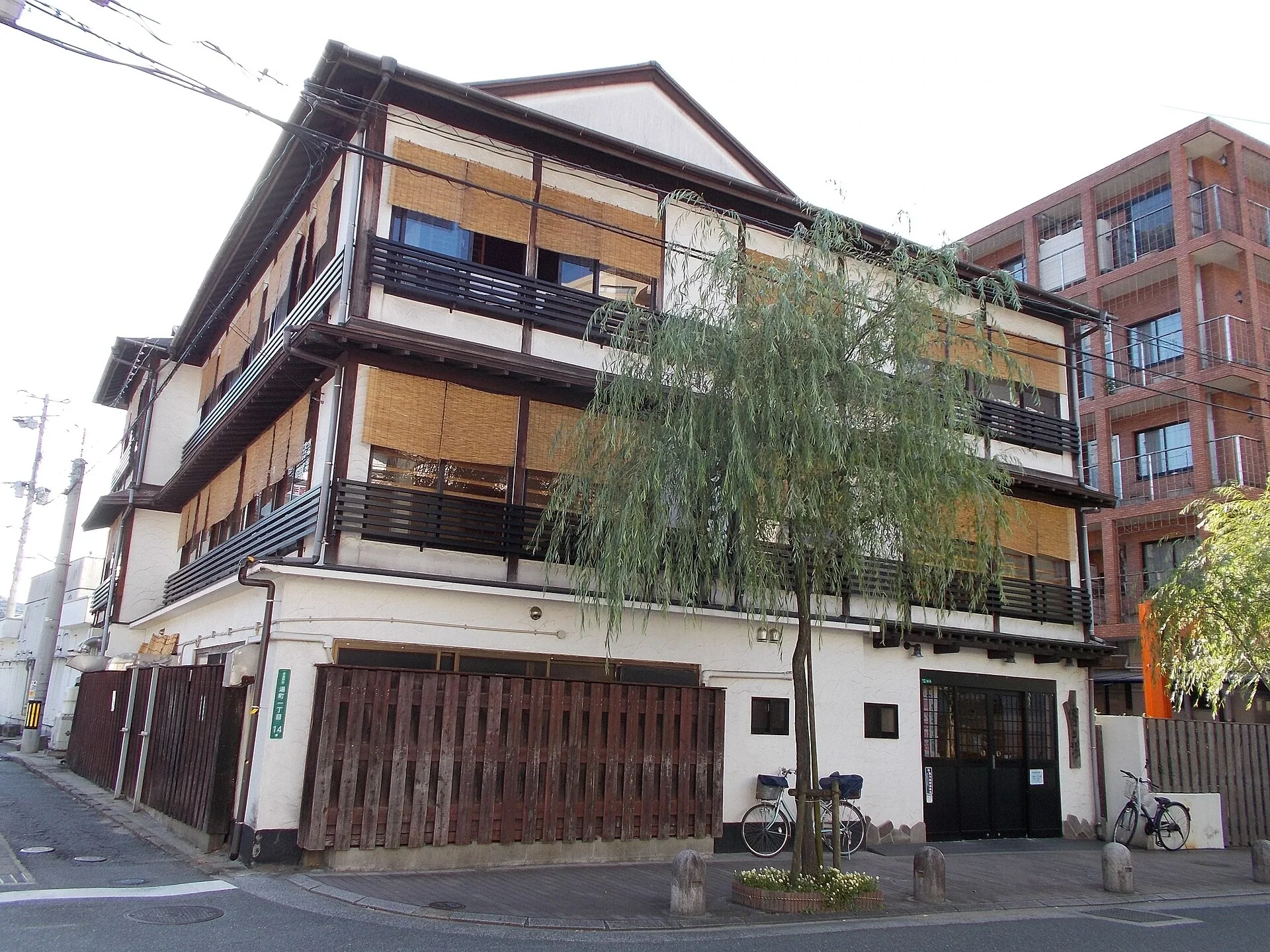 二日市溫泉博多湯木造公共浴場入口外觀