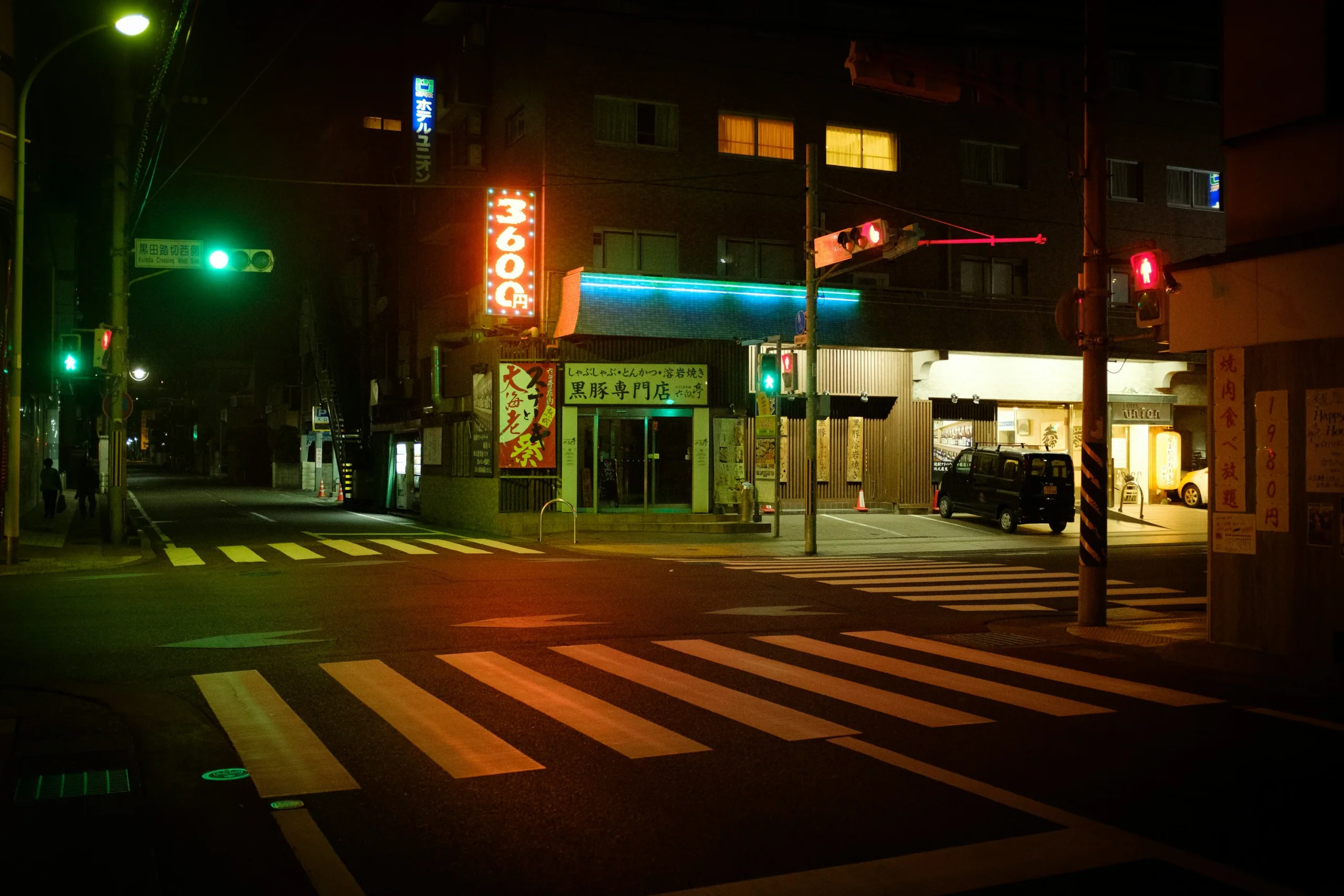鹿兒島市夜間路口與街邊招牌