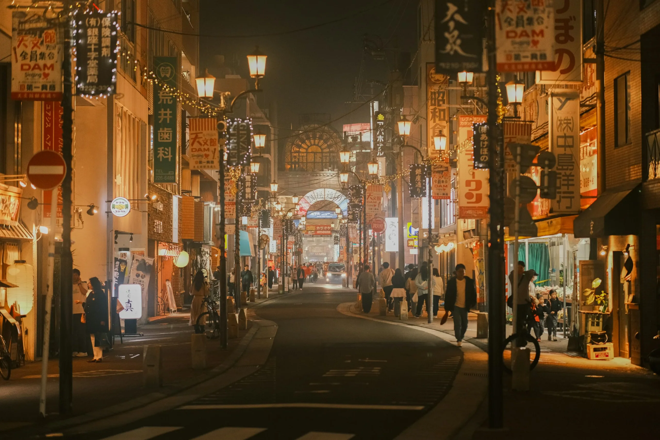 鹿兒島市夜間商店街街景