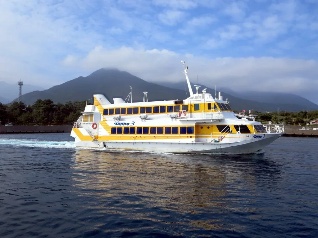 Toppy高速船停靠屋久島宮之浦港