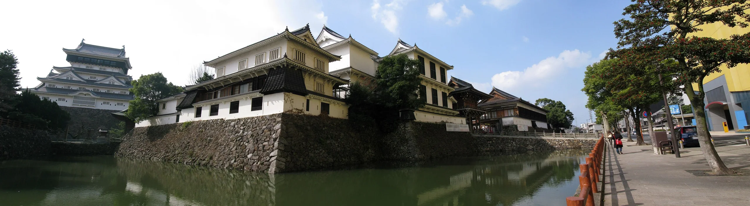小倉城天守、石垣和護城河的全景