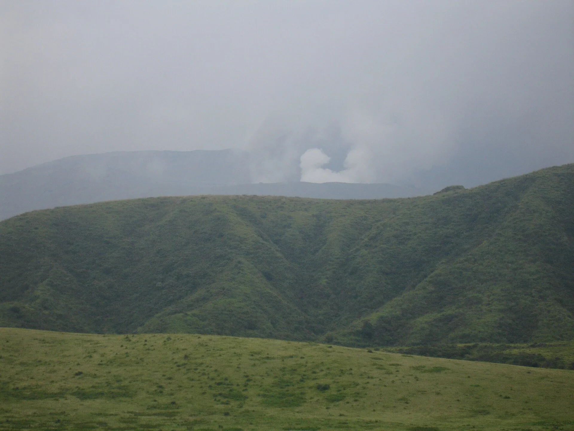 草千里之濱草原與烏帽子岳全景