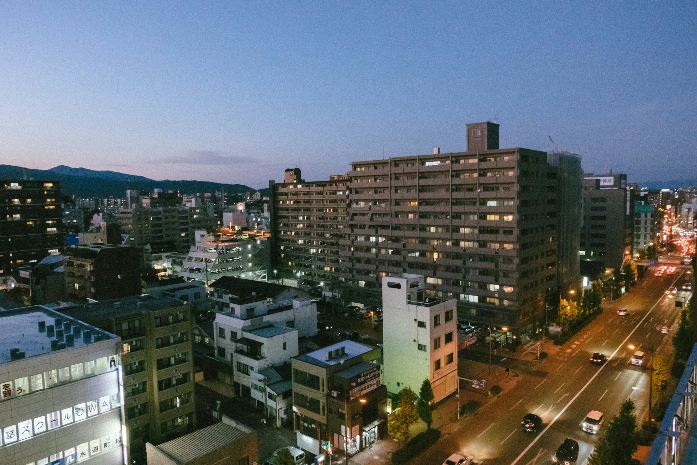 熊本市區傍晚街廓與高樓景色
