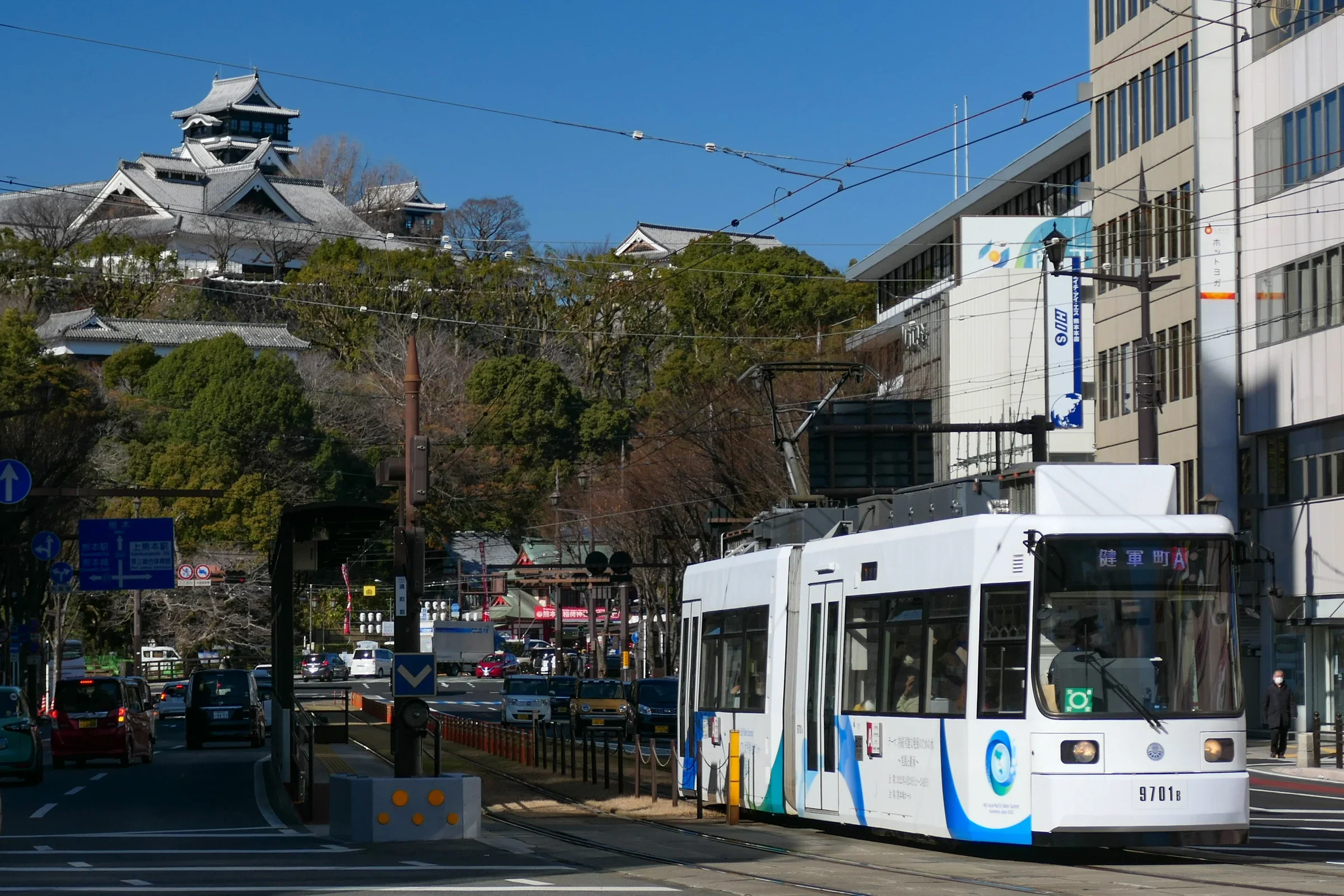 熊本城與行經通町筋一帶的市電9700形
