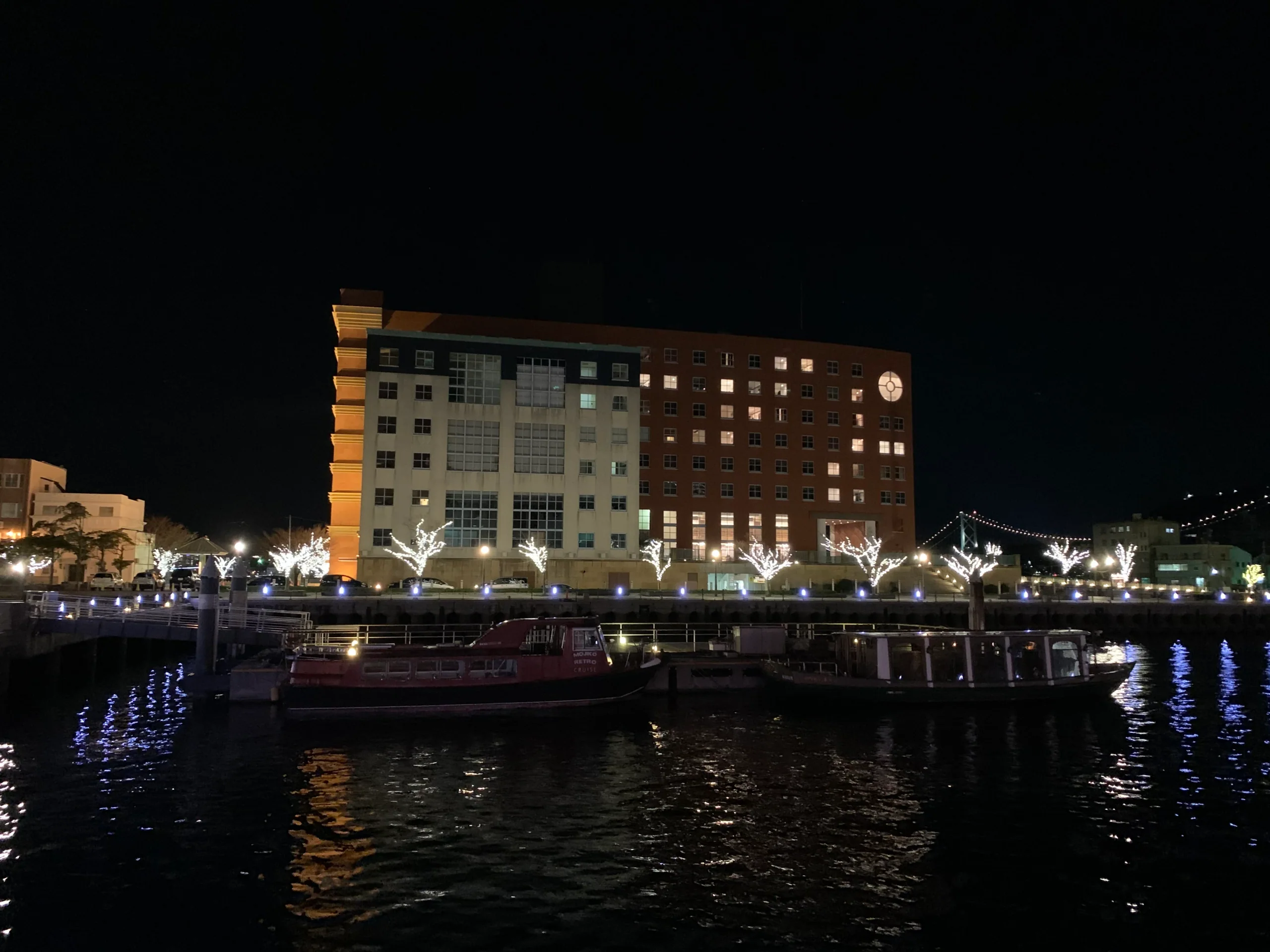 夜色中的門司港普樂美雅酒店與港灣景色