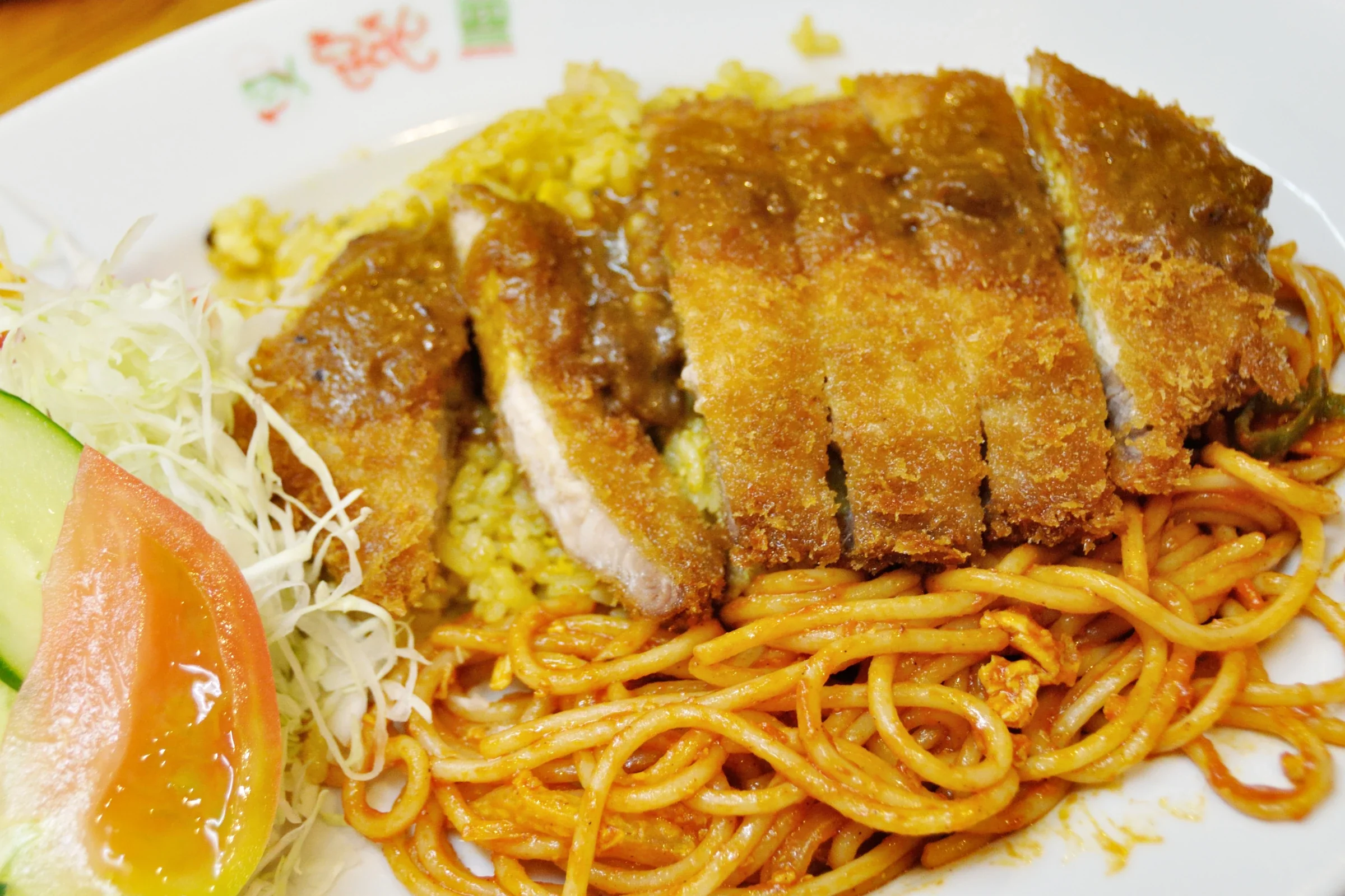 長崎洋食店供應的土耳其飯拼盤，配炸豬排、意粉與飯
