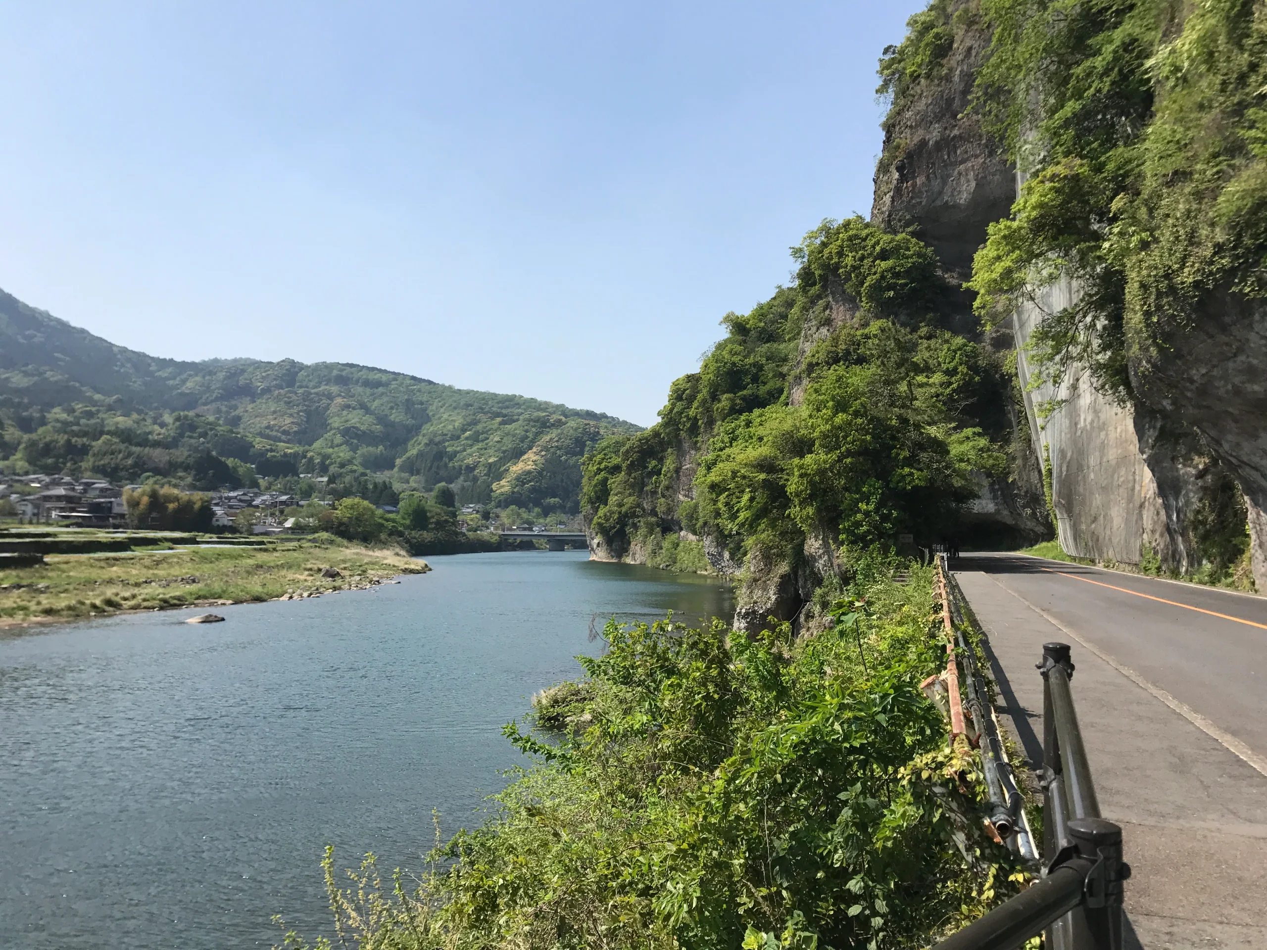 青之洞門附近的山國川與沿岸道路