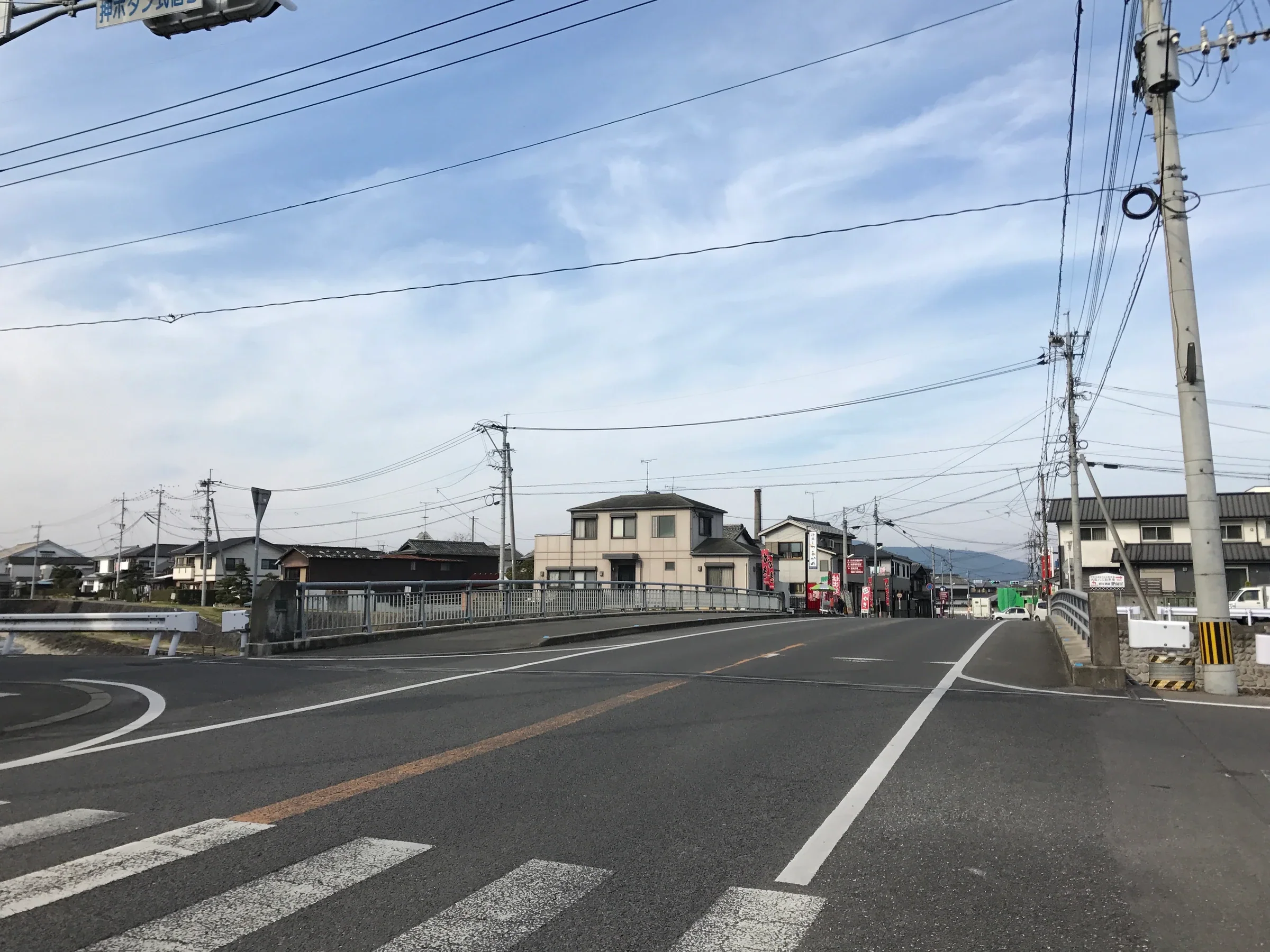 佐賀肥前濱宿無車散步路線示意圖：酒藏街、濱川與田園鐵道接駁方向