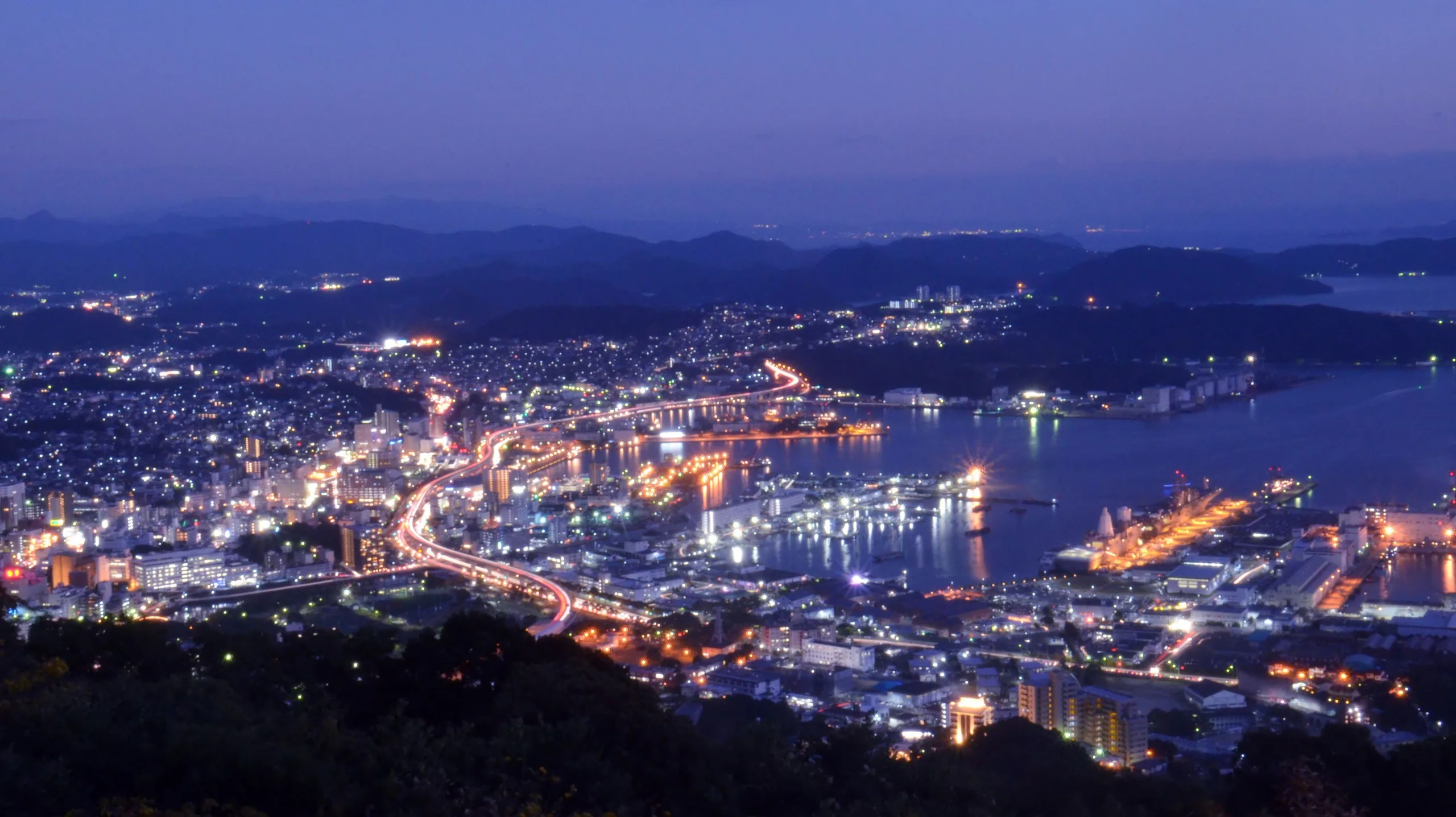 弓張岳展望台拍攝的佐世保市街傍晚景色